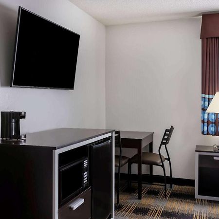 Super 8 By Wyndham Villa Rica Dış mekan fotoğraf
