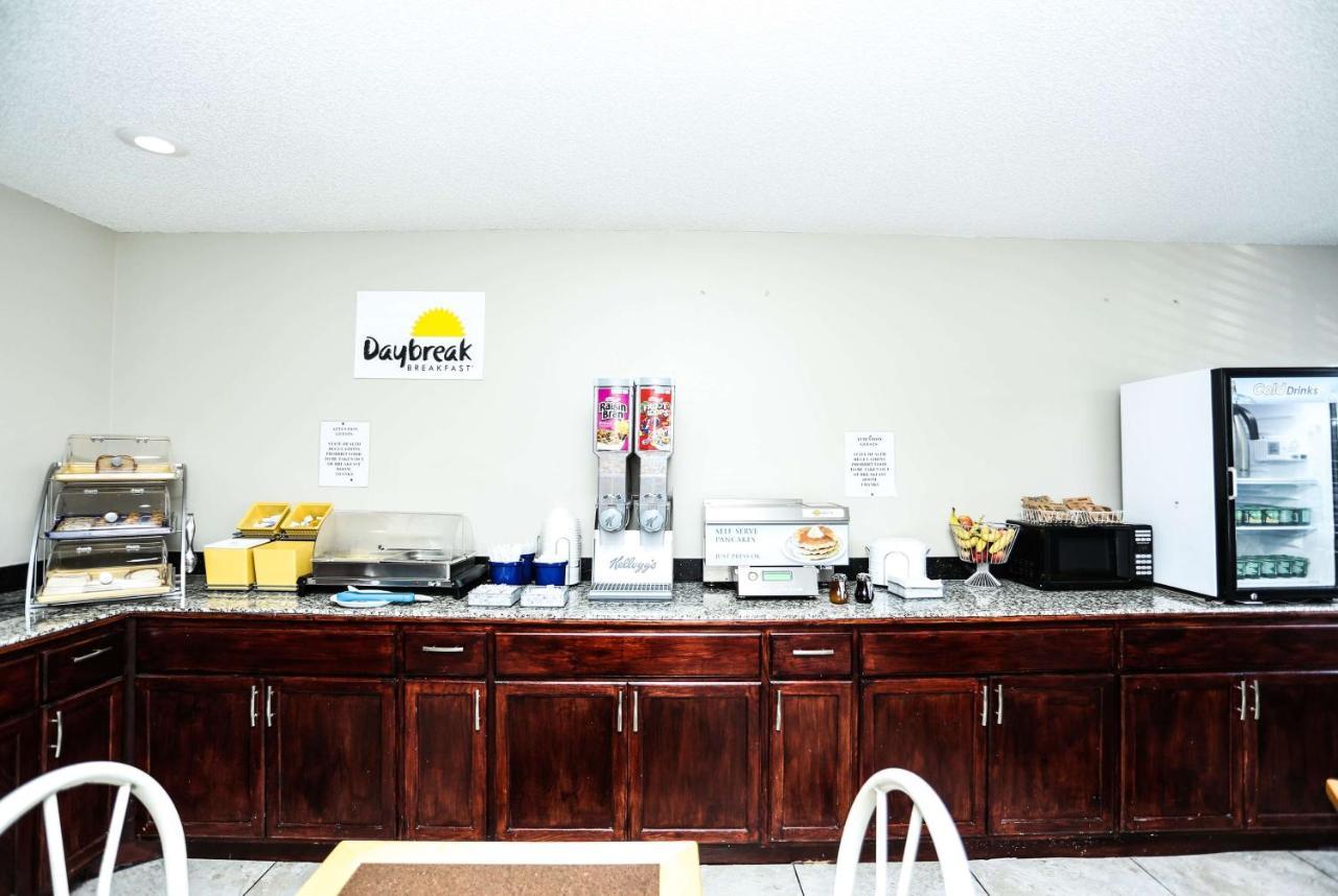 Super 8 By Wyndham Villa Rica Dış mekan fotoğraf