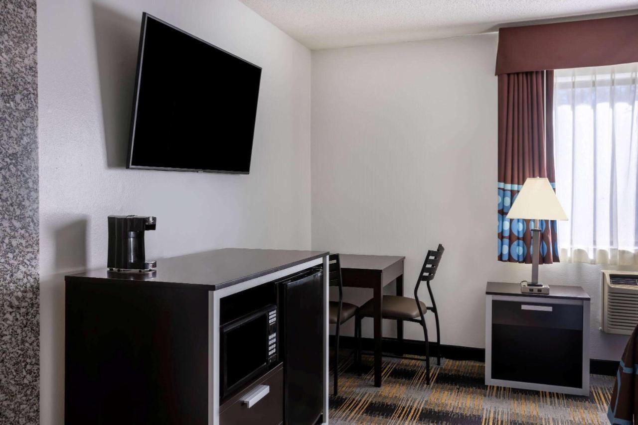 Super 8 By Wyndham Villa Rica Dış mekan fotoğraf